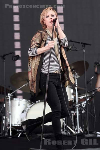 VANESSA PARADIS - 2014-06-29 - PARIS - Hippodrome de Longchamp - 